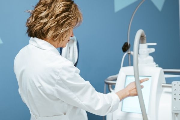 CoolSculpting doctor next to machine